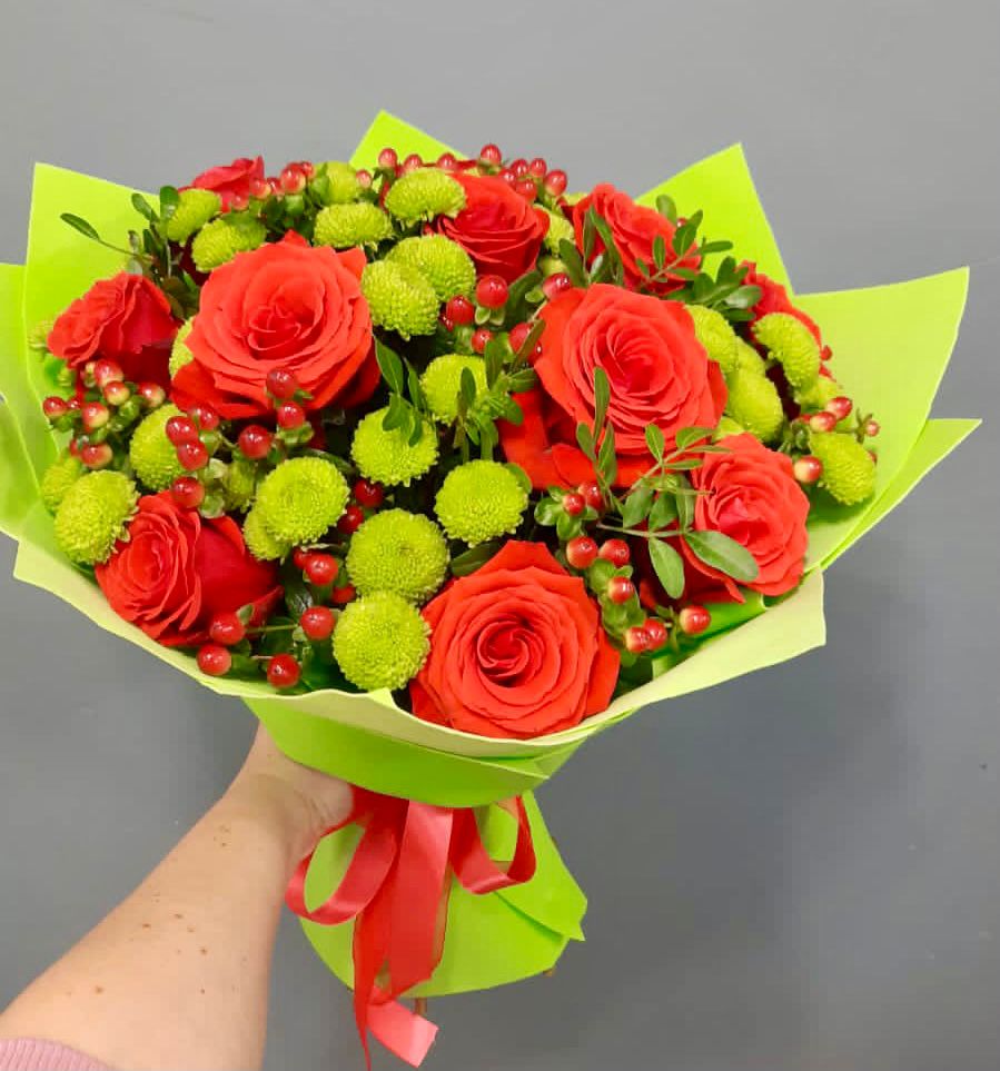 Букет цветов из: Хризантемы и Розы в Индустрие