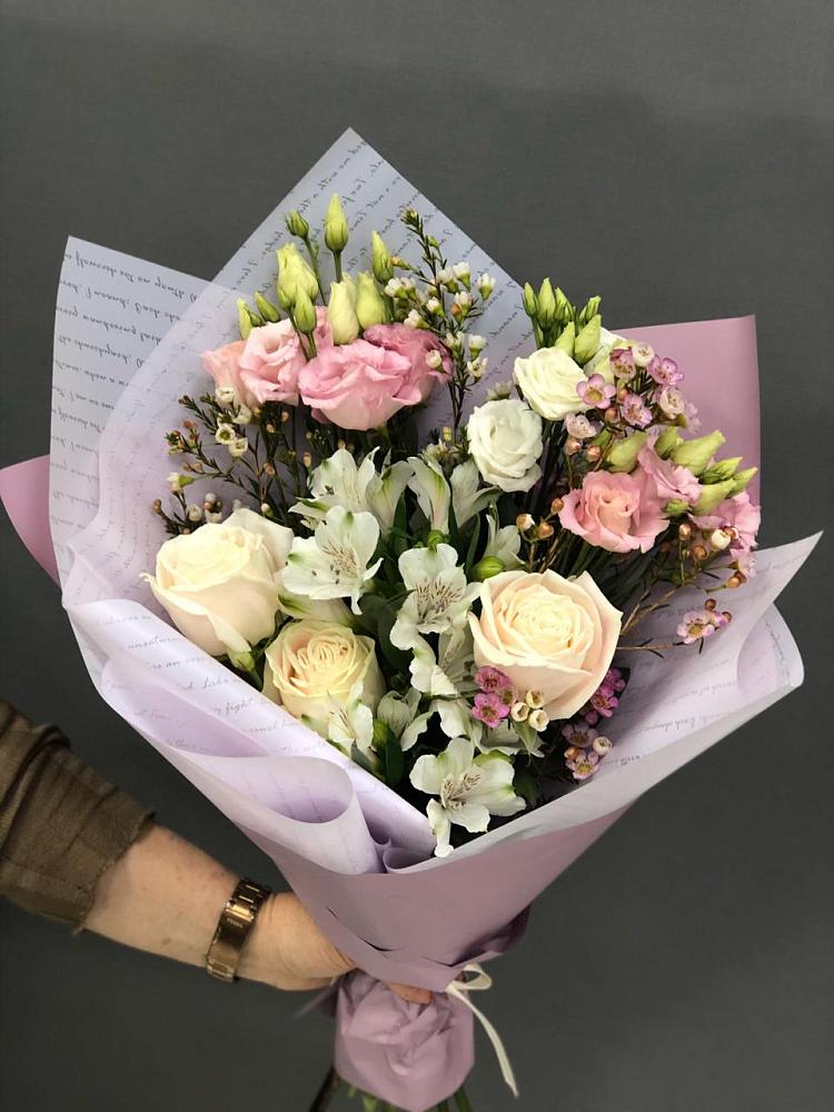 Букет цветов из: Альстромерии, Розы и Лизиантусы в Индустрие