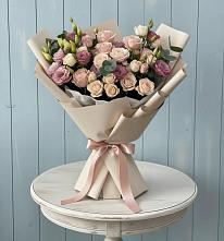 Букет цветов из:  Розы и Лизиантусы в Индустрие