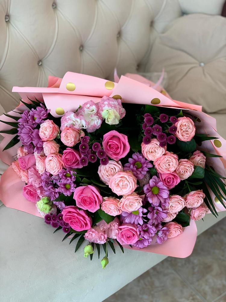 Букет цветов из: Хризантемы, Розы и Лизиантусы в Индустрие