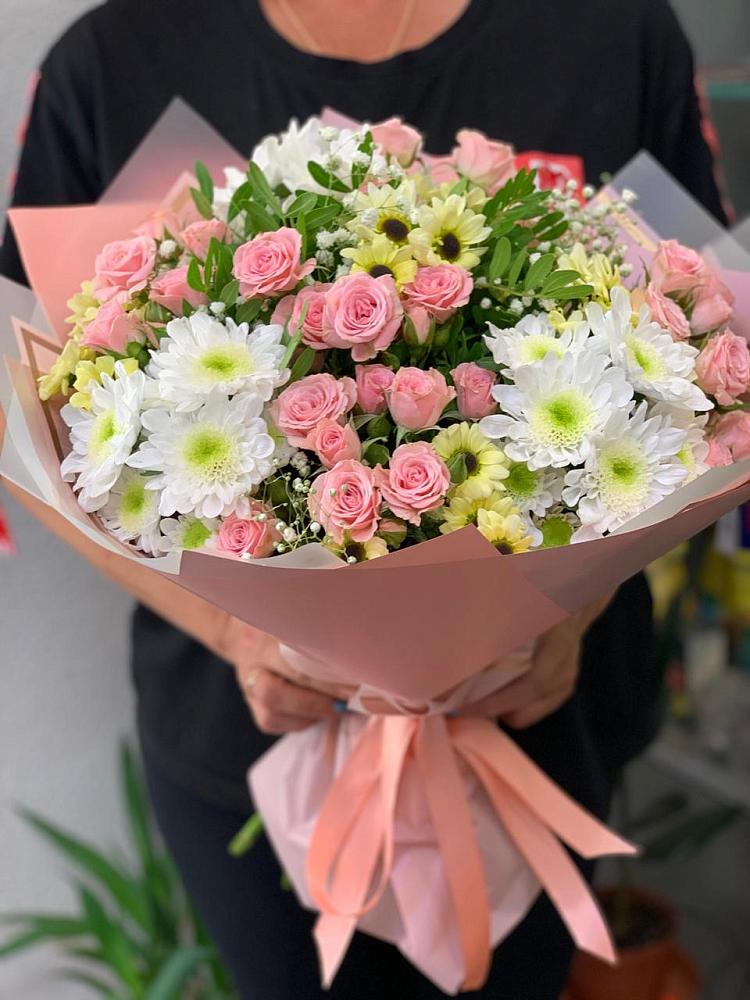 Букет цветов из: Розы и Хризантемы в Индустрие
