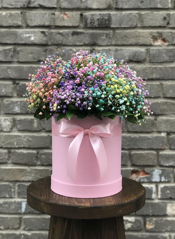 Цветочная композиция из Гипсофила и Розы в шляпной коробке в Индустрие