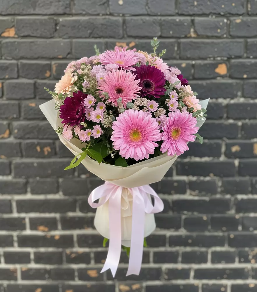 Букет цветов из: Герберы и Хризантемы в Индустрие