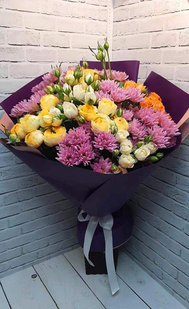 Букет цветов из: Хризантемы и Розы в Индустрие