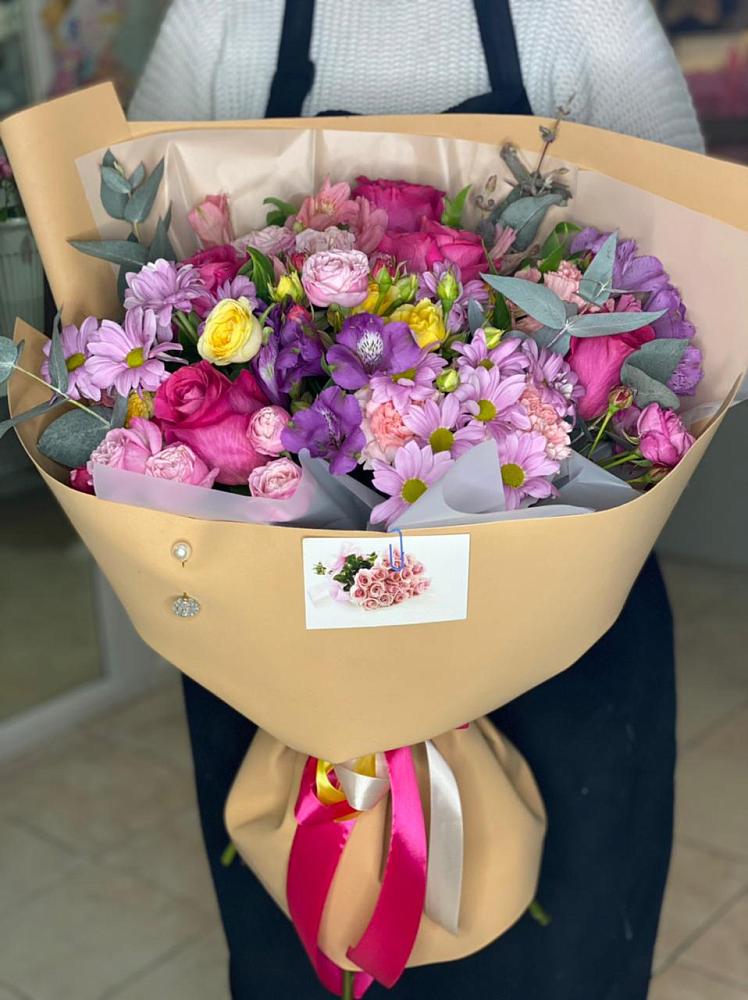 Букет цветов из: Хризантемы, Гвоздики и Альстромерии в Индустрие