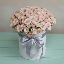 Цветочная композиция из Розы в шляпной коробке в Индустрие