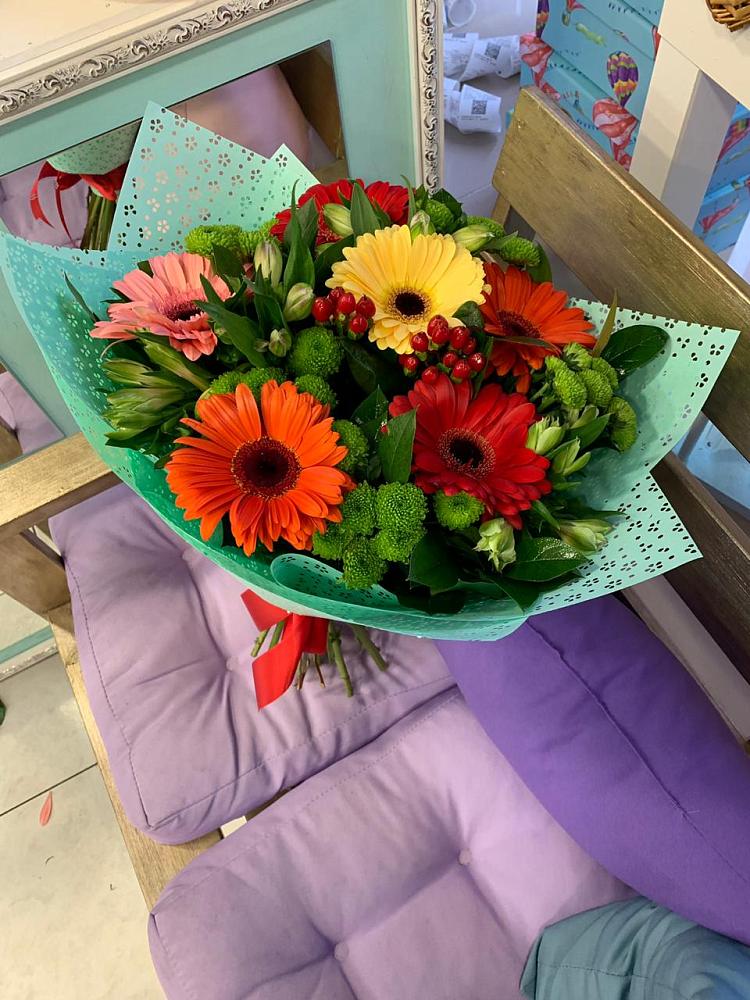 Букет цветов из: Герберы, Хризантемы и Альстромерии в Индустрие