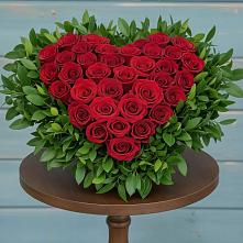 Цветочная композиция из Розы в виде сердца в Индустрие