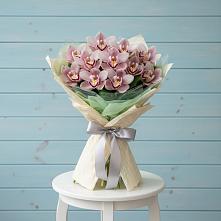 Букет цветов из:  Орхидеи и Розы в Индустрие