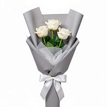 Букет 3 белые розы в Индустрие