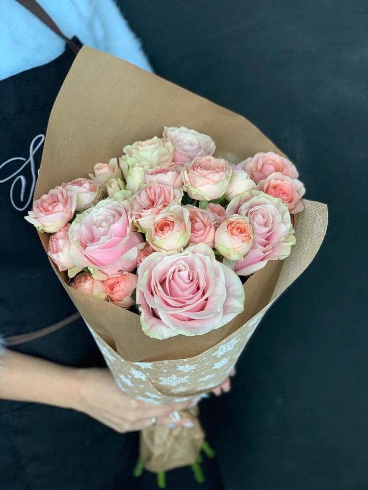 Букет цветов из: Хризантемы и Розы в Индустрие