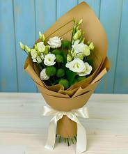 Букет цветов из:  Хризантемы и Лизиантусы в Индустрие