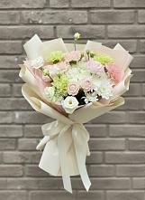 Букет цветов из:  Гвоздики, Розы, Лизиантусы и Хризантемы в Индустрие
