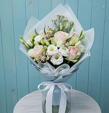 Букет цветов из:  Розы и Лизиантусы в Индустрие