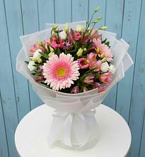 Букет цветов из:  Герберы, Альстромерии и Лизиантусы в Индустрие