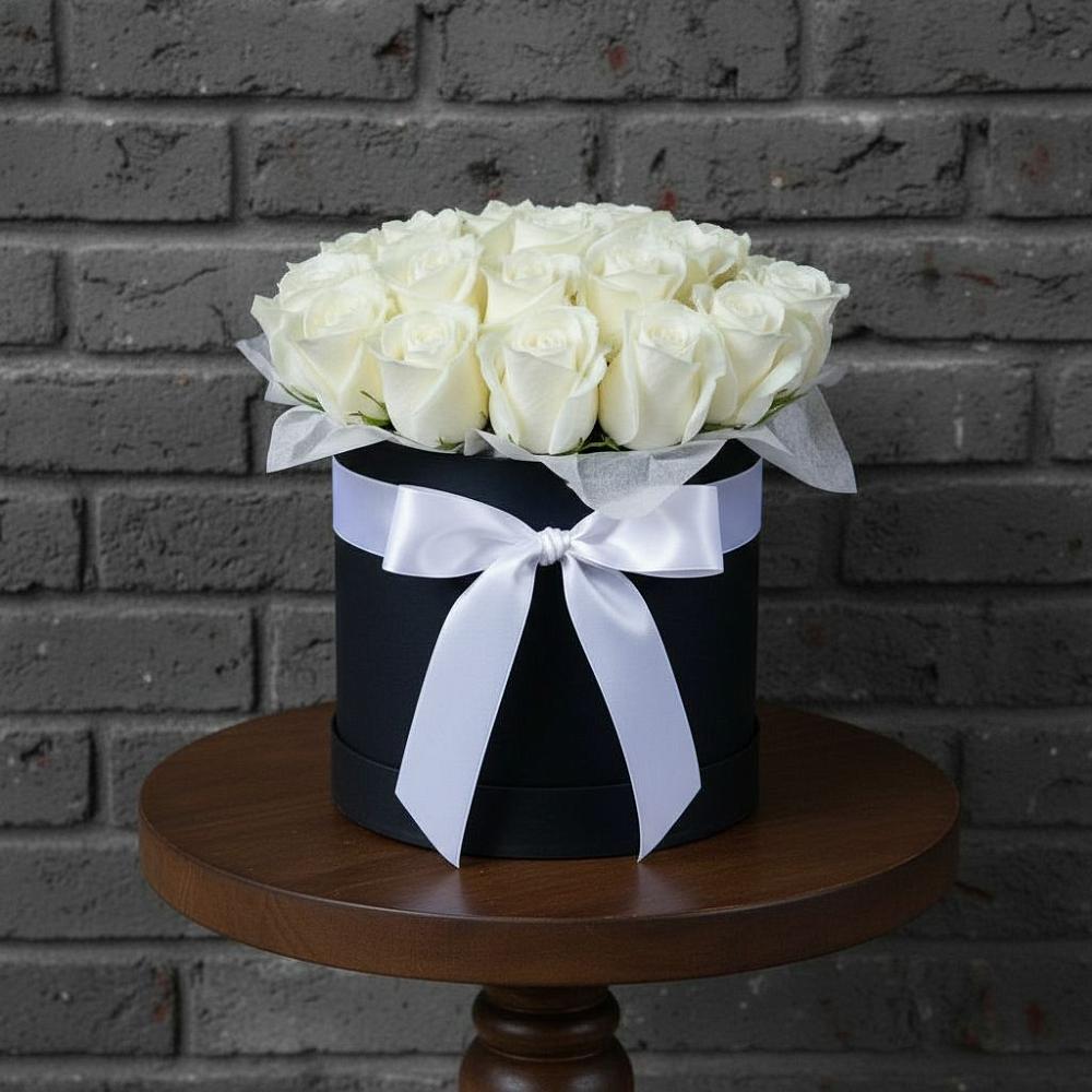 Цветочная композиция из Розы в шляпной коробке в Индустрие