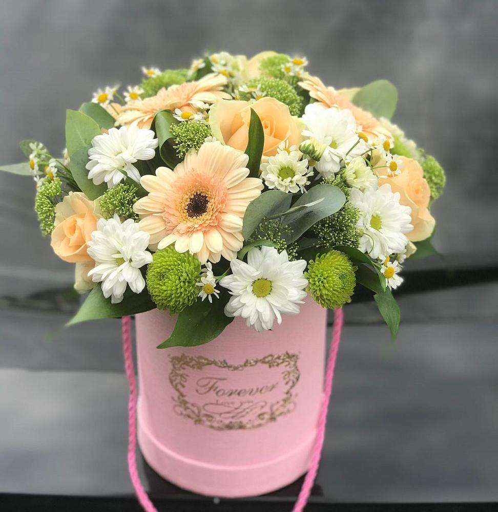 Цветочная композиция из Розы, Герберы и Хризантемы в шляпной коробке в Индустрие