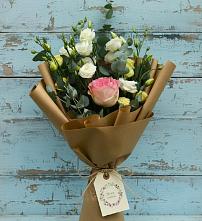 Букет цветов из:  Розы и Лизиантусы в Индустрие