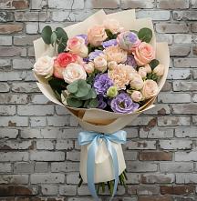 Букет цветов из:  Розы, Лизиантусы и Гвоздики в Индустрие