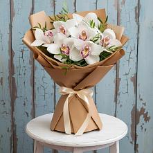 Букет цветов из:  Орхидеи и Розы в Индустрие