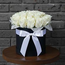 Цветочная композиция из Розы в шляпной коробке в Индустрие